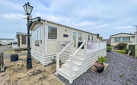Lovely 6 Berth Caravan With Decking And Wifi In Kent, Ref 47017C