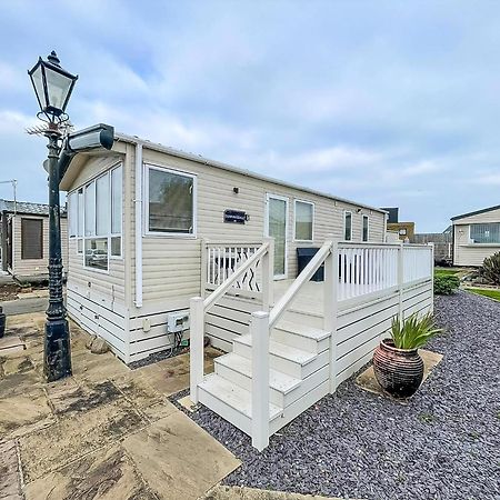 Lovely 6 Berth Caravan With Decking And Wifi In Kent, Ref 47017C Hotel Whitstable Buitenkant foto