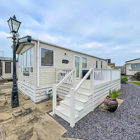 Lovely 6 Berth Caravan With Decking And Wifi In Kent, Ref 47017C Hotel Whitstable Buitenkant foto