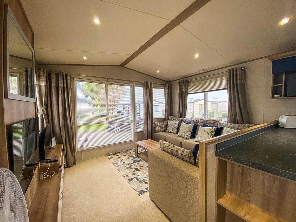 Lovely 6 Berth Caravan With Decking And Wifi In Kent, Ref 47017C Hotel Whitstable Buitenkant foto