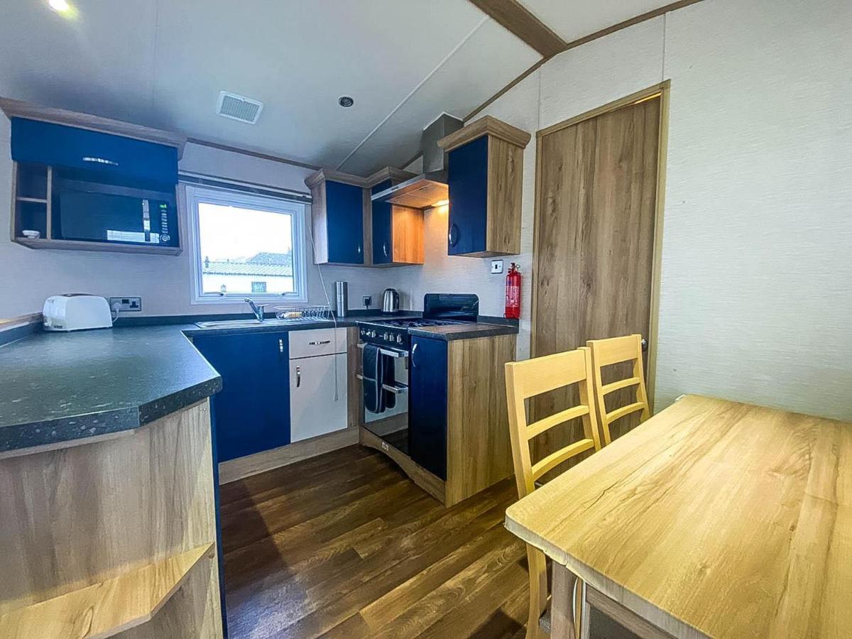 Lovely 6 Berth Caravan With Decking And Wifi In Kent, Ref 47017C Hotel Whitstable Buitenkant foto