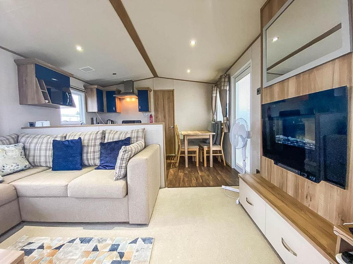 Lovely 6 Berth Caravan With Decking And Wifi In Kent, Ref 47017C Hotel Whitstable Buitenkant foto