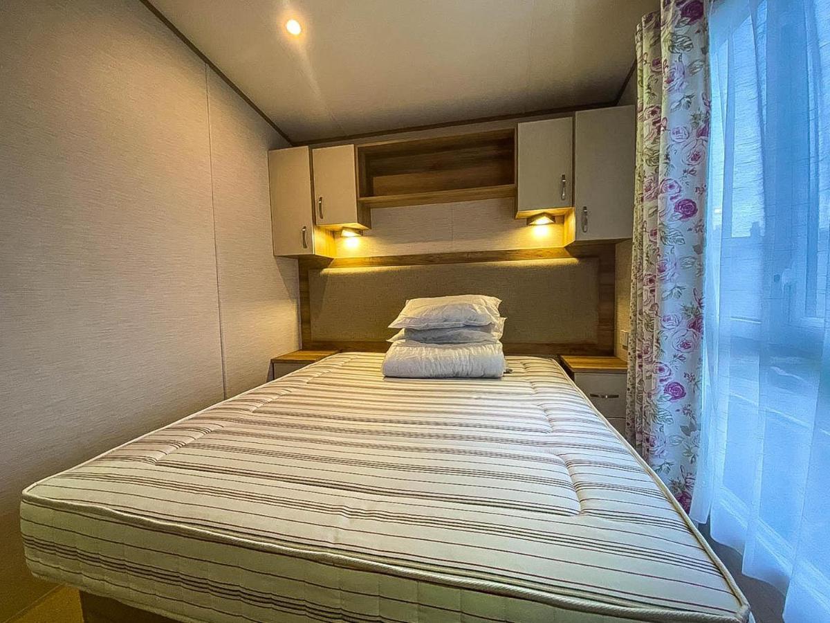 Lovely 6 Berth Caravan With Decking And Wifi In Kent, Ref 47017C Hotel Whitstable Buitenkant foto