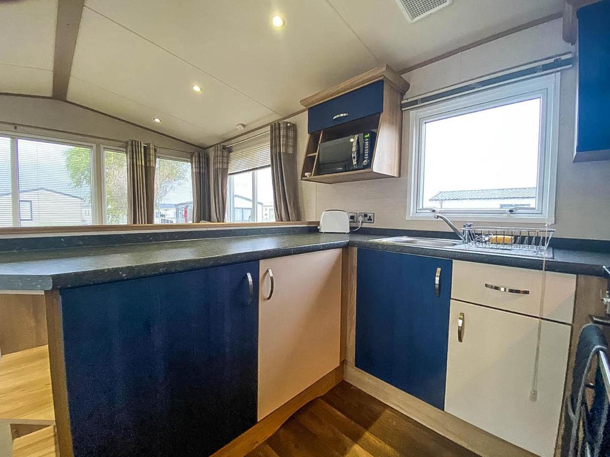 Lovely 6 Berth Caravan With Decking And Wifi In Kent, Ref 47017C Hotel Whitstable Buitenkant foto