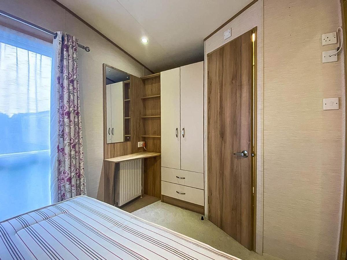 Lovely 6 Berth Caravan With Decking And Wifi In Kent, Ref 47017C Hotel Whitstable Buitenkant foto