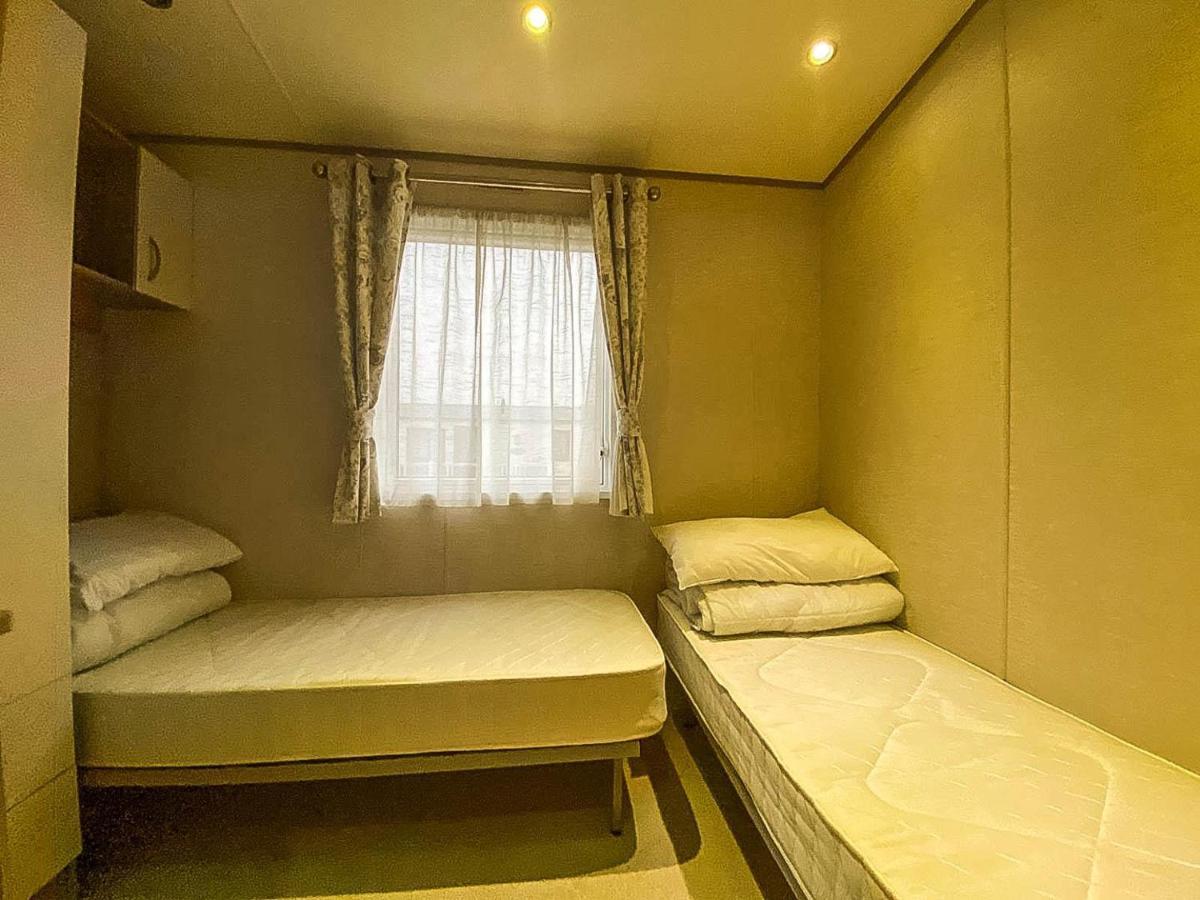 Lovely 6 Berth Caravan With Decking And Wifi In Kent, Ref 47017C Hotel Whitstable Buitenkant foto
