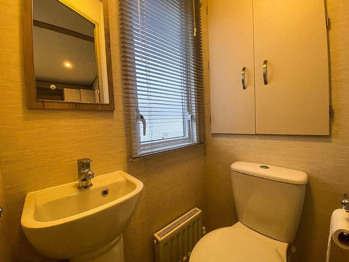 Lovely 6 Berth Caravan With Decking And Wifi In Kent, Ref 47017C Hotel Whitstable Buitenkant foto