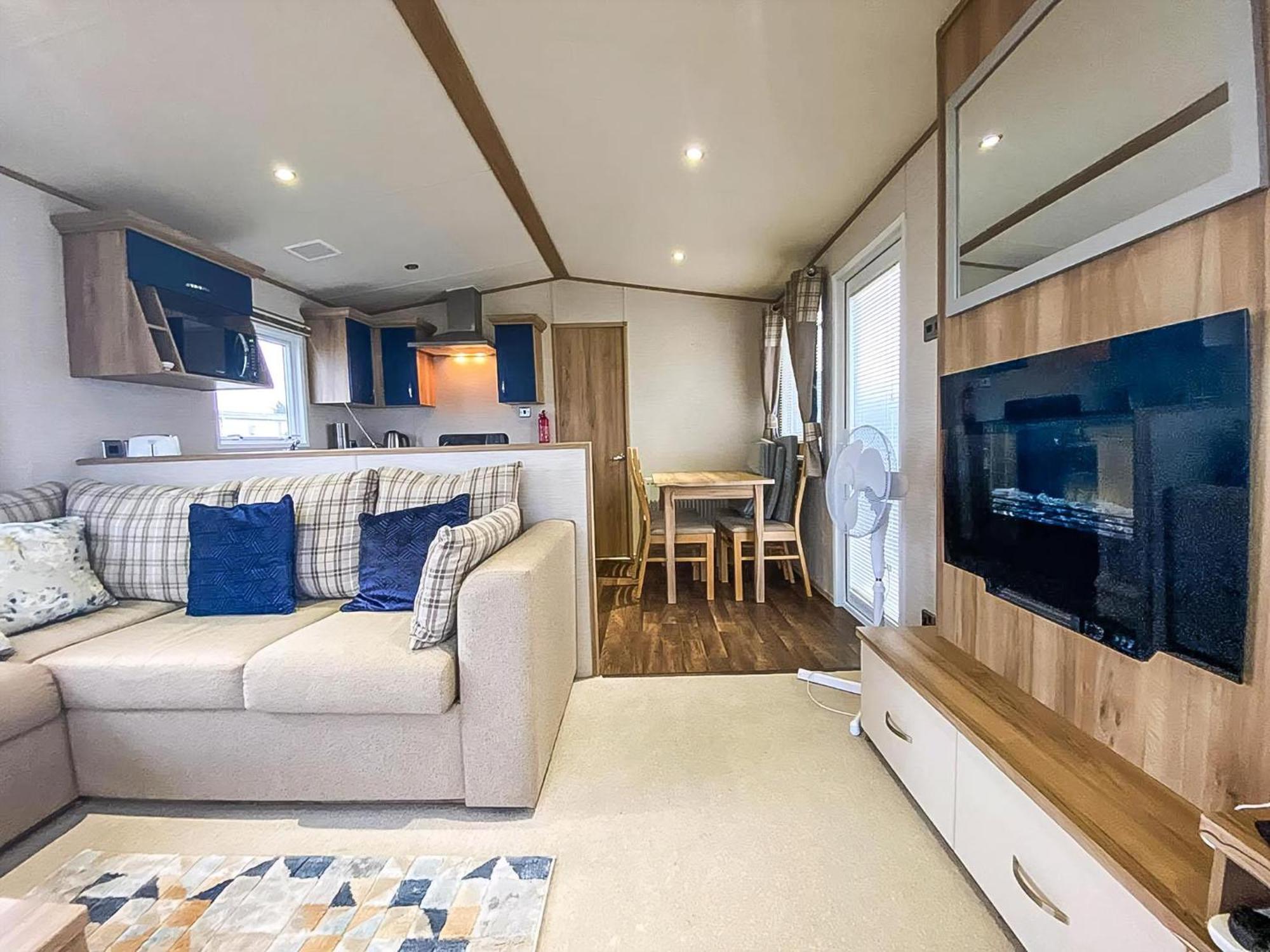 Lovely 6 Berth Caravan With Decking And Wifi In Kent, Ref 47017C Hotel Whitstable Buitenkant foto