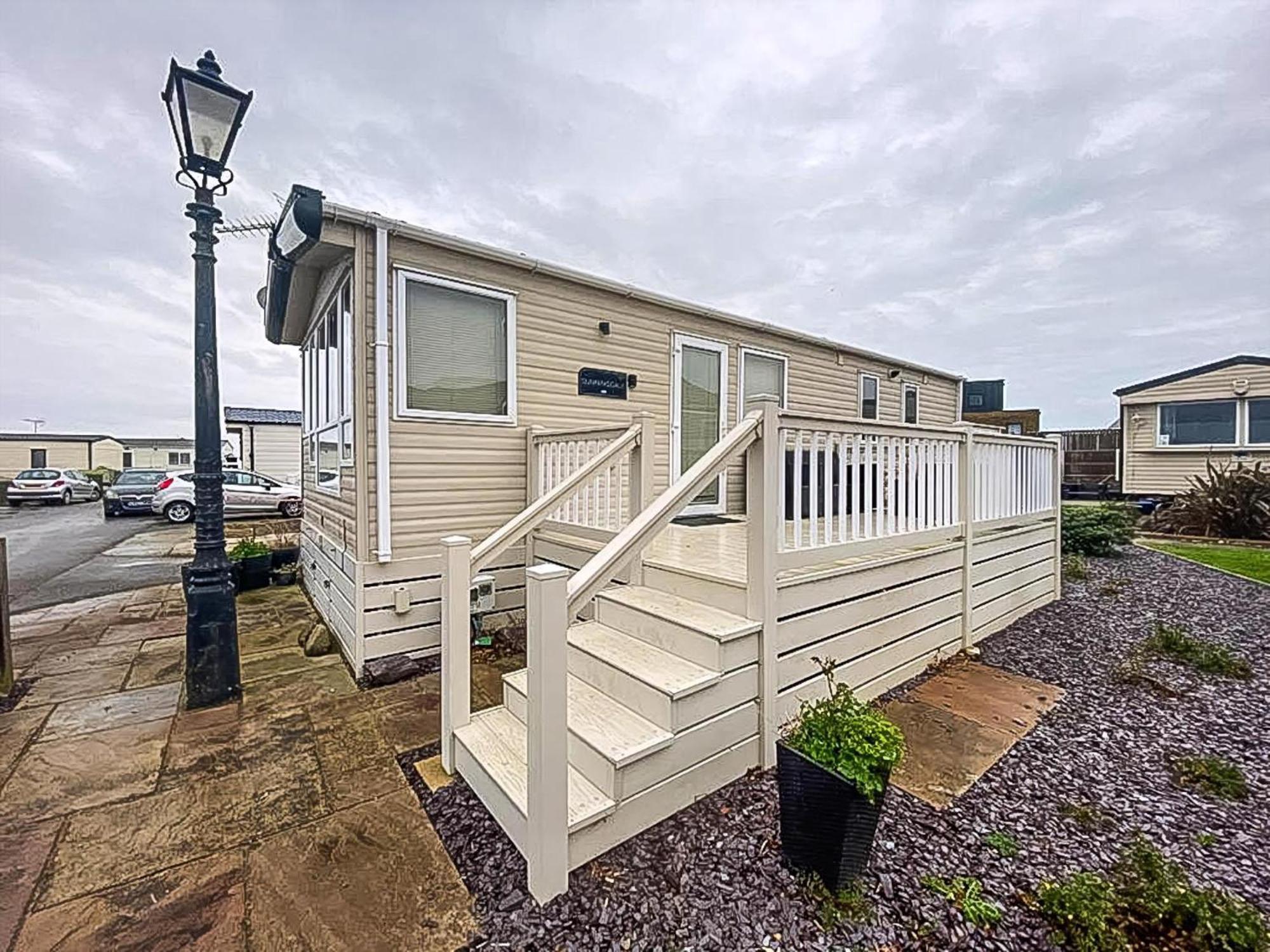 Lovely 6 Berth Caravan With Decking And Wifi In Kent, Ref 47017C Hotel Whitstable Buitenkant foto