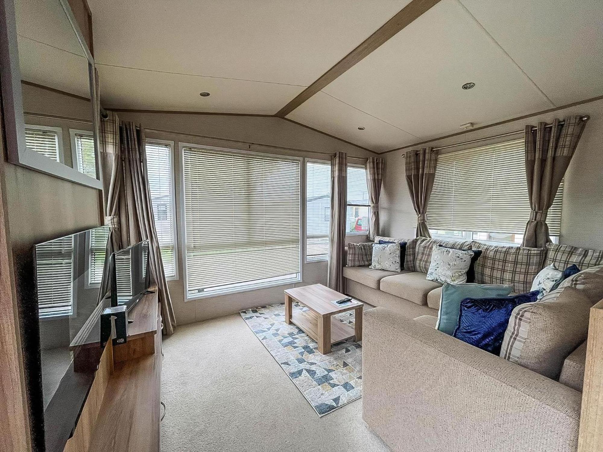 Lovely 6 Berth Caravan With Decking And Wifi In Kent, Ref 47017C Hotel Whitstable Buitenkant foto