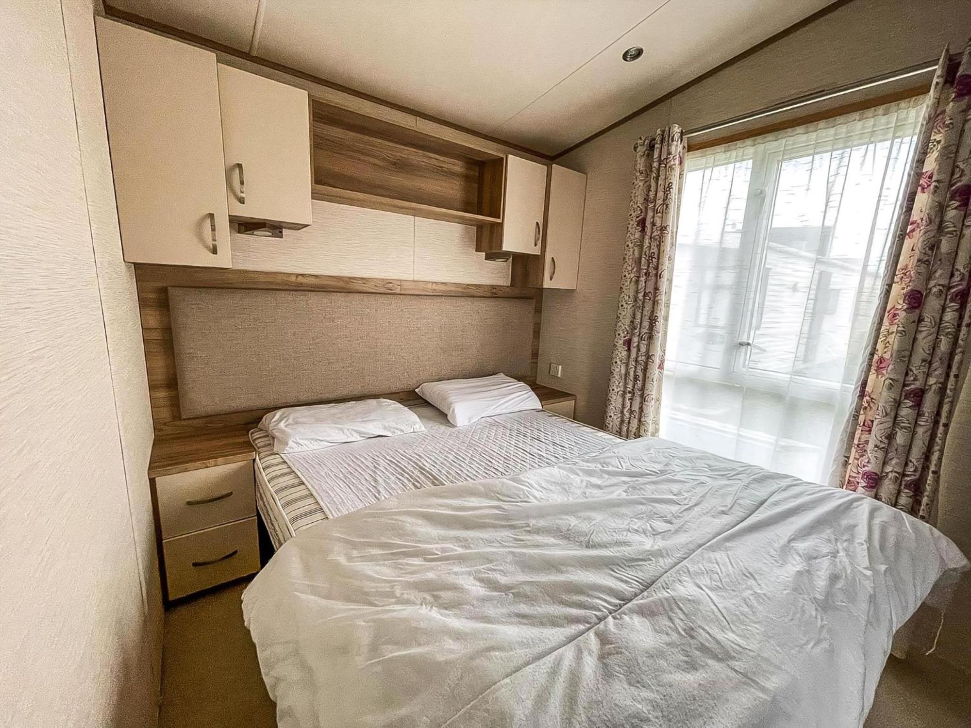 Lovely 6 Berth Caravan With Decking And Wifi In Kent, Ref 47017C Hotel Whitstable Buitenkant foto
